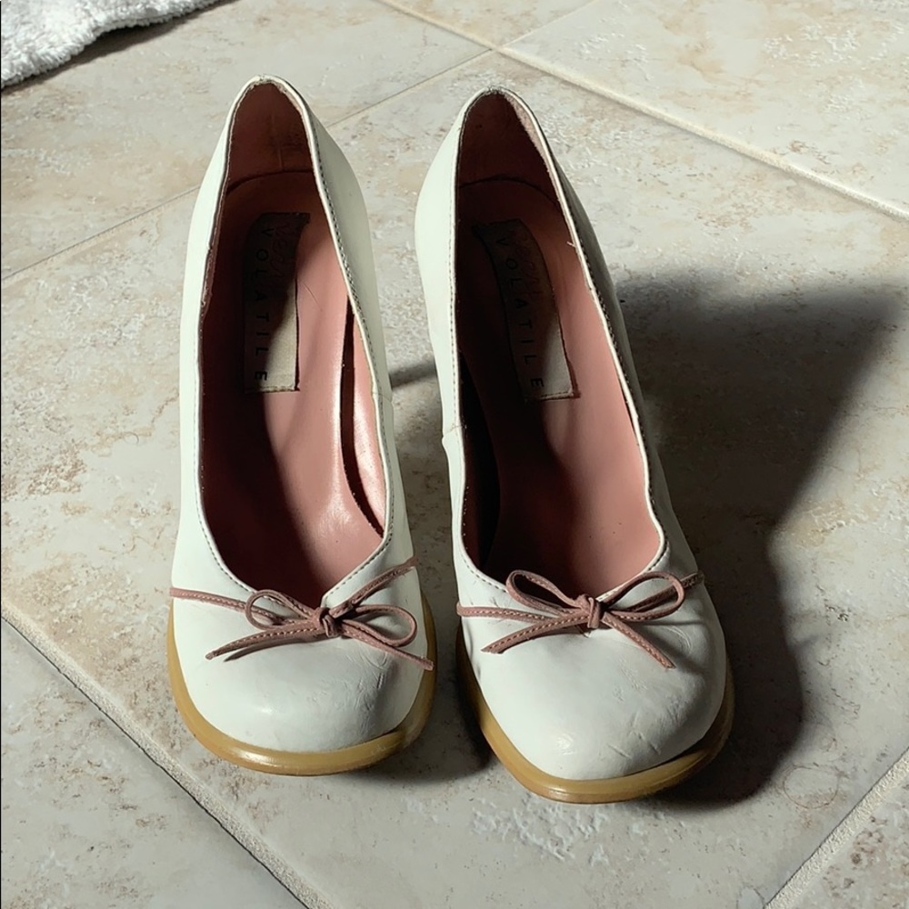 [Very Volatile] Babydoll white ballerina pumps